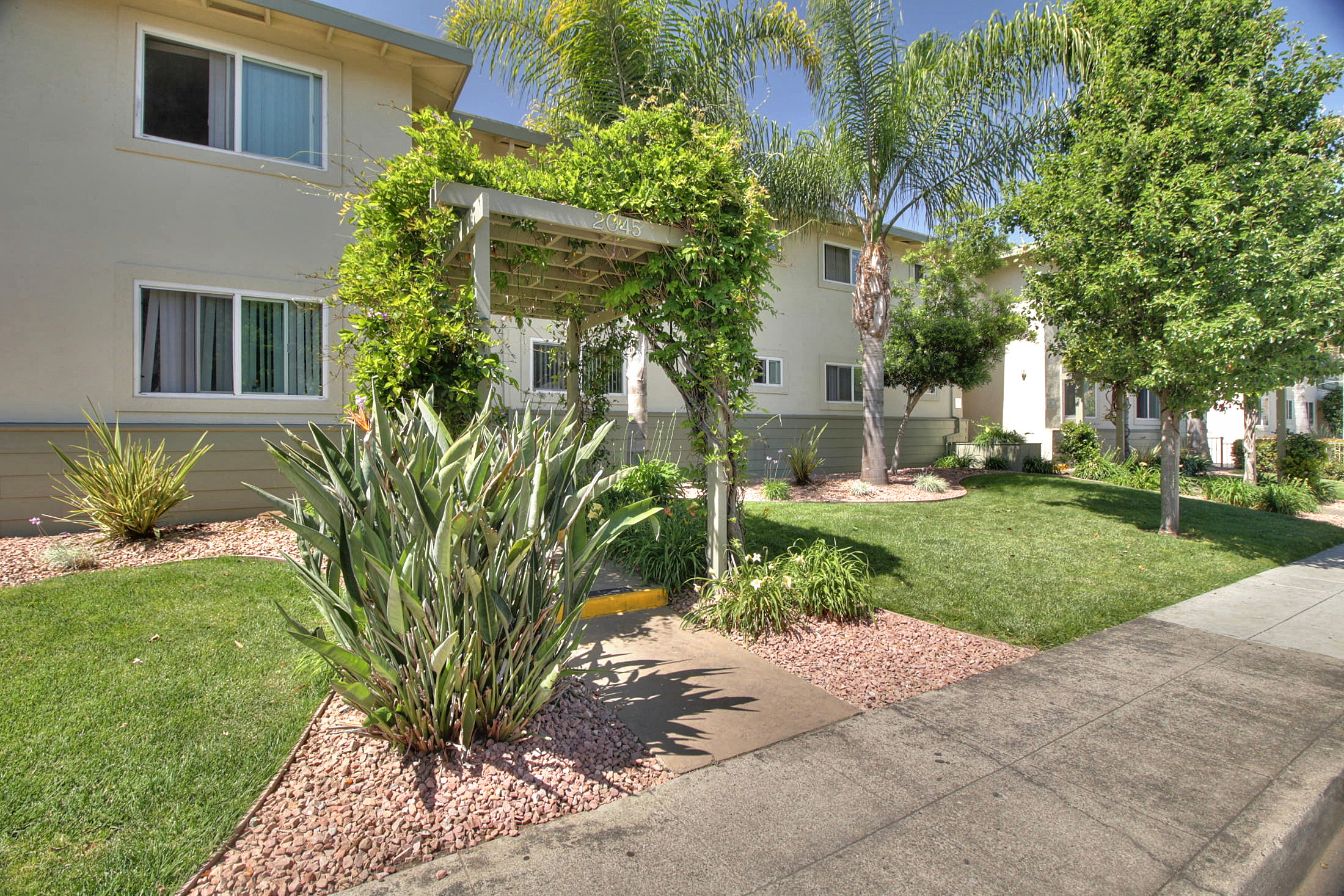 2045 Winfield photo 5